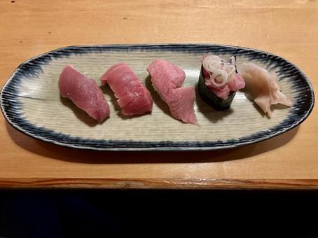 握り寿司、まぐろざんまい寿司4貫 握り,寿司,鮪の写真素材