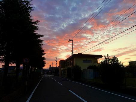 朝焼けの住宅街　夜明けごろ 朝焼け,住宅街,住宅地の写真素材