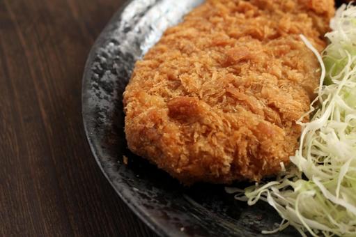 とんかつとキャベツの皿盛り とんかつとキャベツの皿盛り とんかつ,キャベツ,皿の写真素材