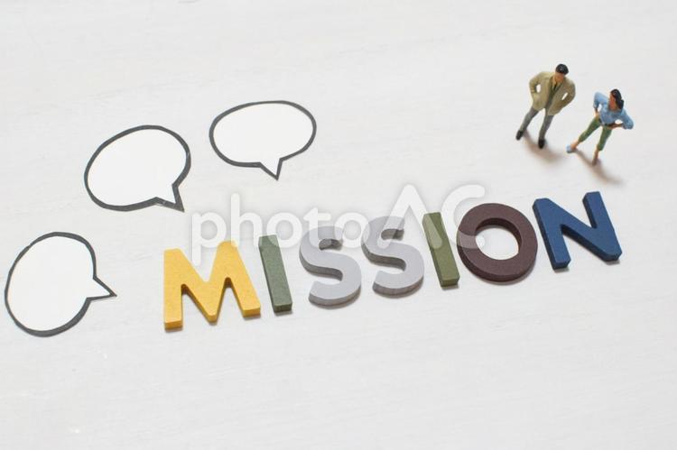 missionの文字と話すビジネスマン③ mission,ミッション,仕事の写真素材
