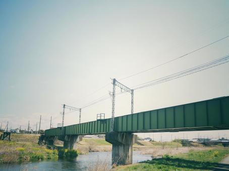 鉄橋と電線 鉄橋と電線の写真