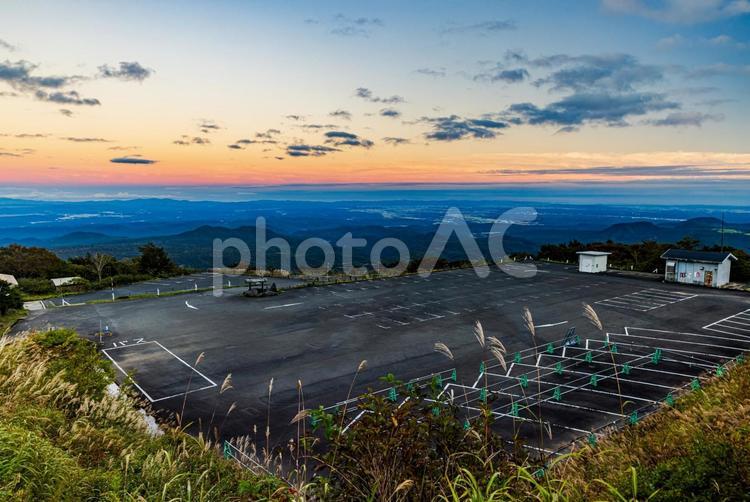 栗駒山　夕焼けに染まるススキ 山,ススキ,すすきの写真素材