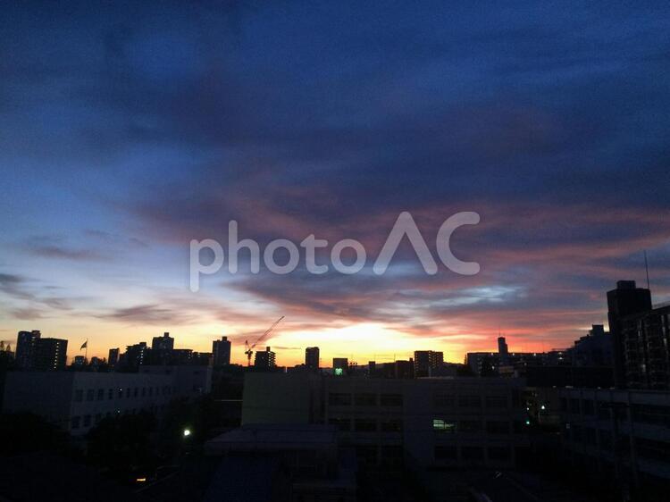 夕暮れ 夕焼け,夕方,日の入りの写真素材