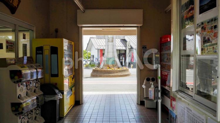 大多喜駅・レトロな駅構内の待合室・千葉県 初夏,レトロ,大多喜駅の写真素材