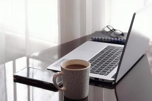 自宅でのリモートワーク リモートワーク,pc,在宅ワークの写真素材