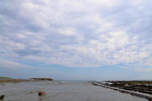 青島の海岸 雲の多い空 青島の海岸 雲の多い空 海,海岸,岩の写真素材