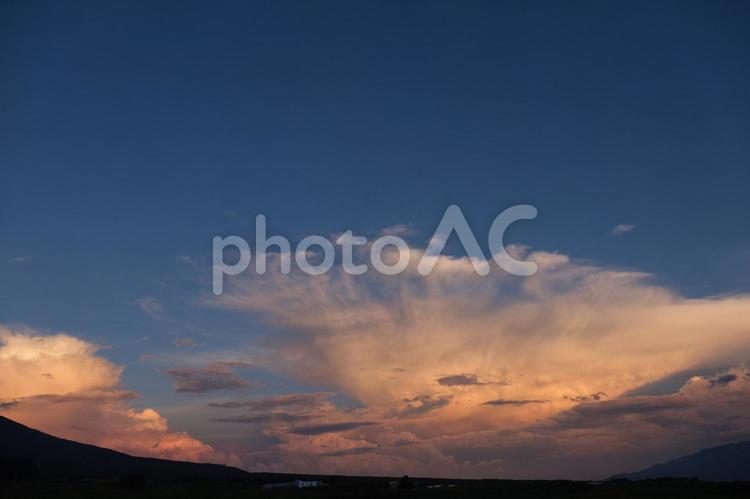 夕暮れ 夕焼け,夕暮れ,夕方の写真素材