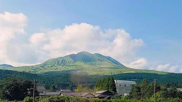 阿蘇山の山麓 阿蘇山の山麓の写真