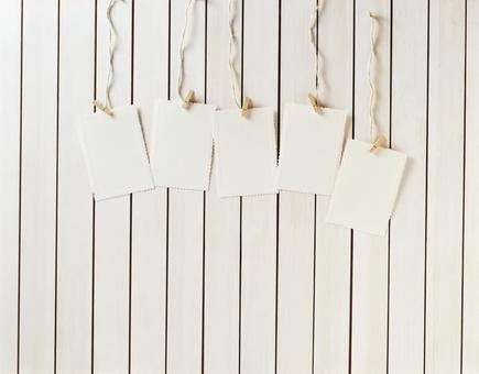 吊るされたメッセージカード メッセージカード,メッセージ,カードの写真素材