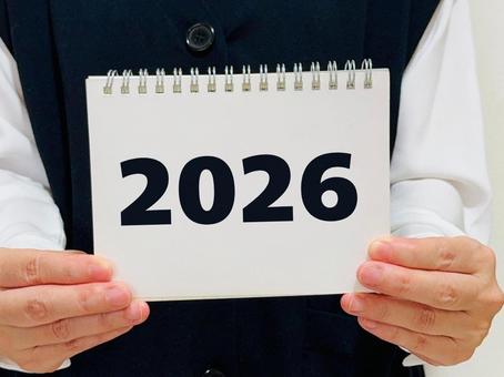 2026と書かれたノートを持つ女性 2026と書かれたノートを持つ女性 2026,令和8年,女性の写真素材