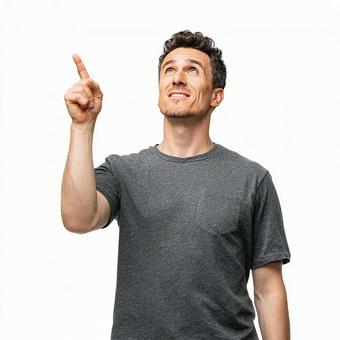上を指差す男性 上を指差す男性の写真