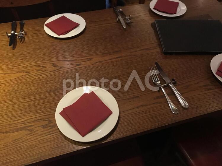 予約した着席前のテーブル テーブル,食事,料理の写真素材