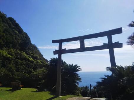 海を望む神社の鳥居 海を望む神社の鳥居の写真