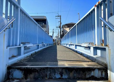 ある川にかかる人道橋B_711K 橋,人道橋,通路の写真素材
