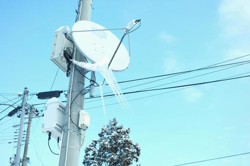 電柱の氷柱 電柱の氷柱 つらら,雪,大雪の写真素材