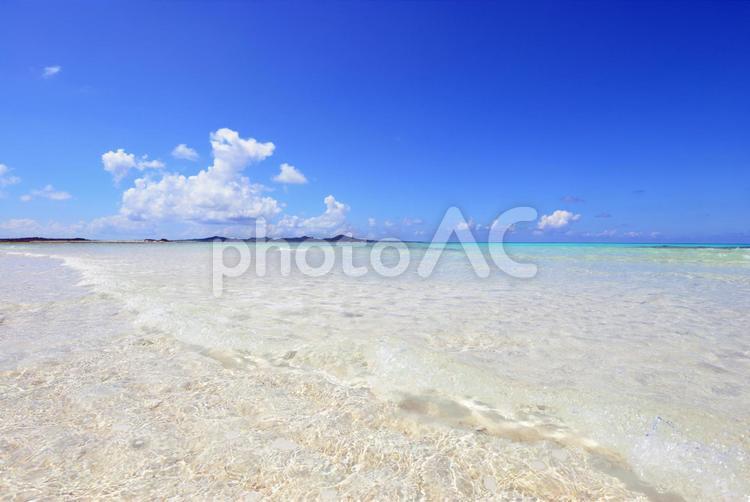 透明で美しい沖縄の海とさわやかな空 沖縄,海,ビーチの写真素材