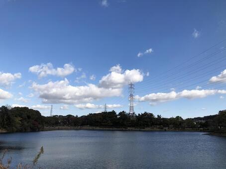 青空と湖 青空と湖の写真