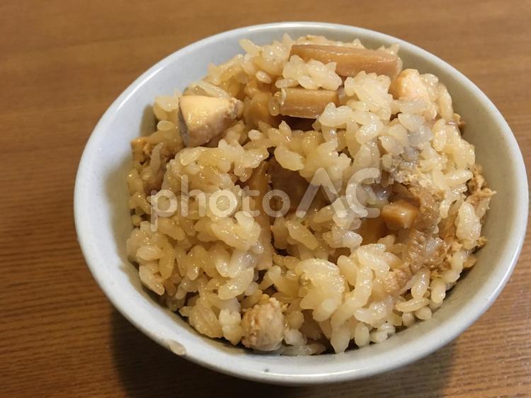 家庭料理のたけのことかしわの炊き込みご飯 家庭料理,たけのこ,タケノコの写真素材