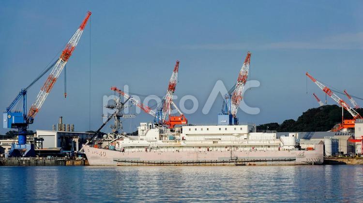 ヴェルニー公園から横須賀港の艦船 日本,関東,東京湾の写真素材