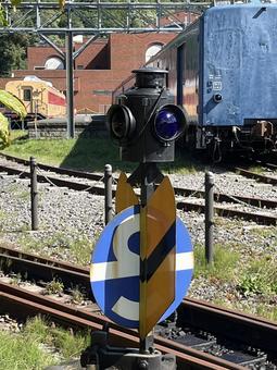 鉄道の信号機 鉄道の信号機 線路,鉄橋,電車の写真素材