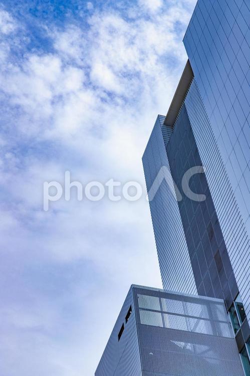 写真素材：青空と雲と駅ビル 青空,空,雲の写真素材