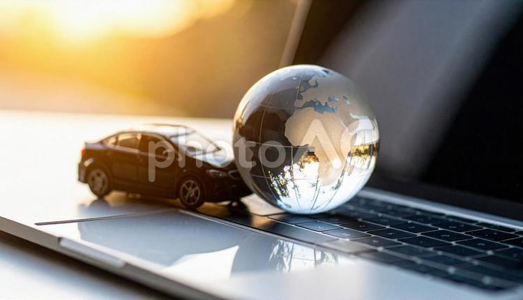 ガラスの地球儀とミニチュアの車 車,自動車,世界の写真素材