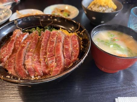 赤牛丼定食 定食,赤牛,ステーキ丼の写真素材