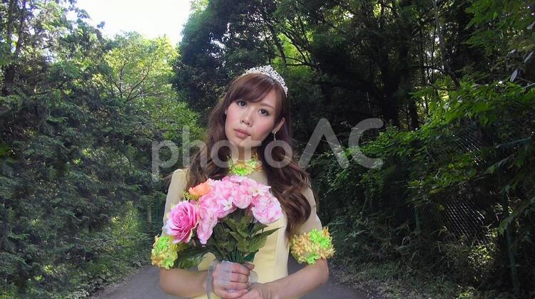 ウエディングドレスを着た女性 a116 bridal,love,お姉さんの写真素材
