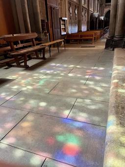 ステンドグラスのあかり ステンドグラス,神秘的,幻想的の写真素材