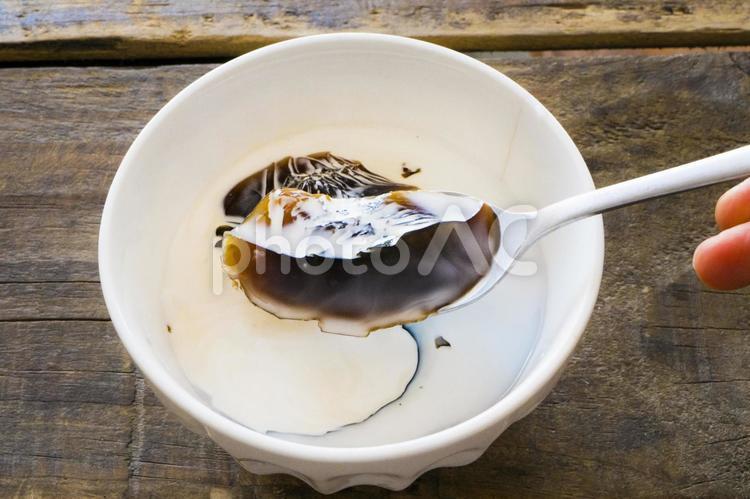 コーヒーゼリーを食べる コーヒーゼリー,ゼリー,コーヒー味の写真素材