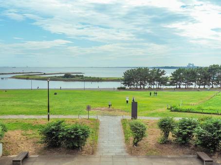 葛西臨海公園から見る海 葛西臨海公園から見る海 葛西臨海公園,空,海の写真素材