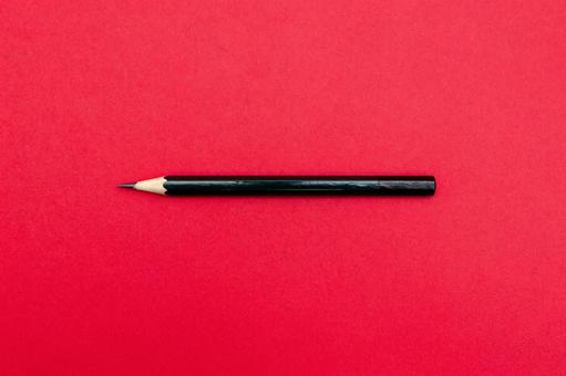 赤色の背景に置かれた鉛筆 鉛筆,ペンシル,筆記具の写真素材