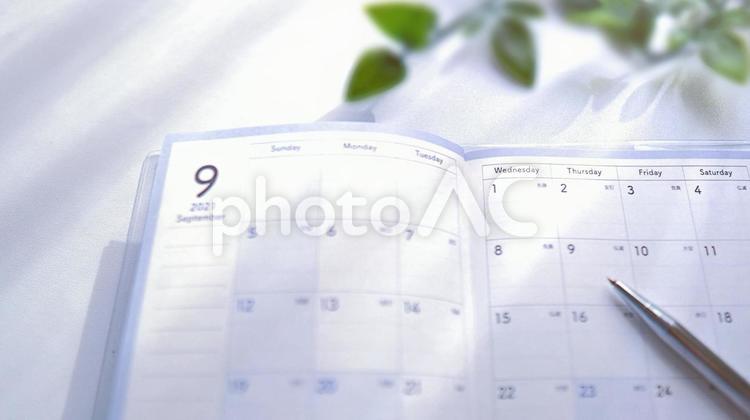 2021年9月の手帳、カレンダーに予定を書く 2021年,2021,白の写真素材