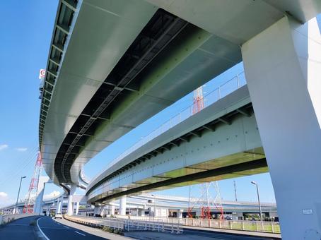 青空の下のモダンなジャンクション 青空の下のモダンなジャンクション 高速道路,ジャンクション,橋の写真素材