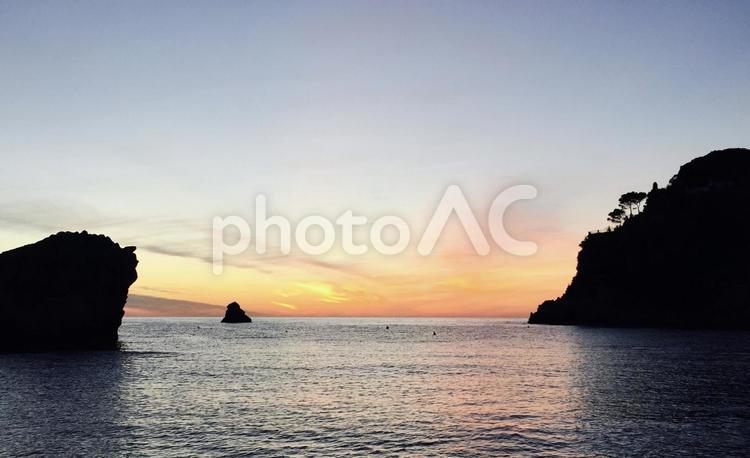 地中海の夕暮れ、タオルミーナ、シチリア、イタリア。 地中海,イタリア,シチリアの写真素材