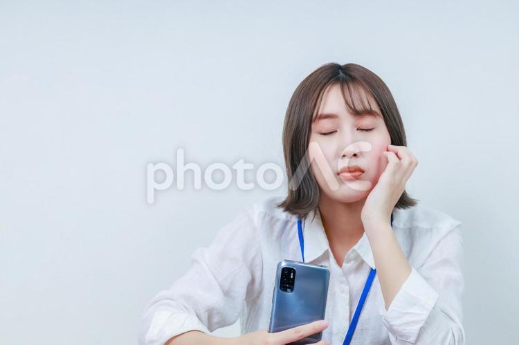 頬杖をついて居眠りをする若い女性 女性,寝不足,女の子の写真素材