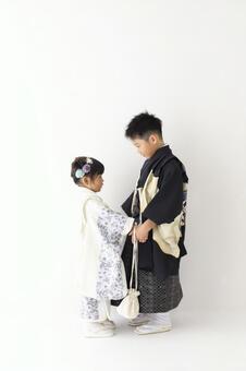 着物姿の男の子と女の子 着物姿,こども,男の子の写真素材