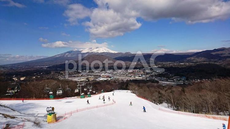 スキー場～晴天で気持ちいい スキー場,冬,真っ白の写真素材