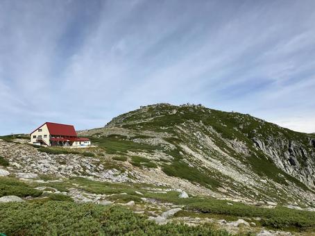 木曽駒ケ岳と山小屋 木曽駒ケ岳と山小屋 宝剣岳,長野県,木曽駒ケ岳の写真素材