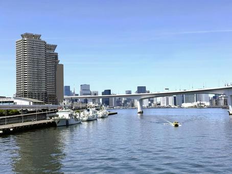 2025年春　昼間の東京江東区の風景 晴海運河,アーバン,港区の写真素材