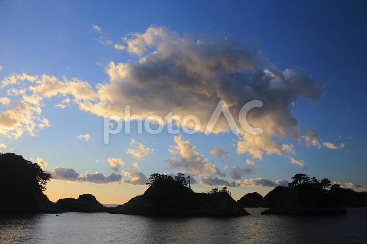 堂ヶ島海岸の向こうに見える綺麗な夕焼け 綺麗,西伊豆町,静岡県の写真素材