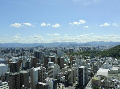香川県庁から望む高松市南郊の風景 香川県庁から望む高松市南郊の風景の写真