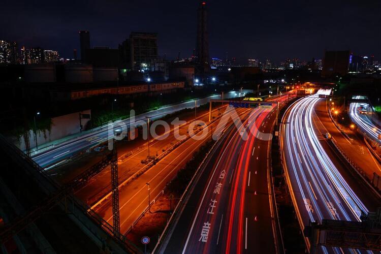 首都高速湾岸線とレーザービーム レーザービーム,光跡,夜景の写真素材