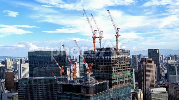 工事現場と大阪の街並み 梅田,街並み,大阪の街並みの写真素材