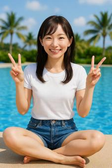 プールサイドでピースするTシャツ姿の女性 プールサイドでピースするTシャツ姿の女性の写真