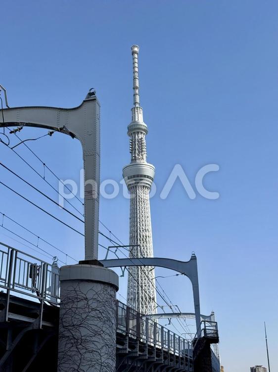 東武伊勢崎線とスカイツリー jr,高層建築,電線の写真素材