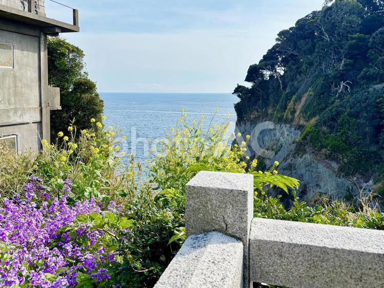 江ノ島の断崖絶壁から見える絶景 江ノ島,岩屋,断崖絶壁の写真素材