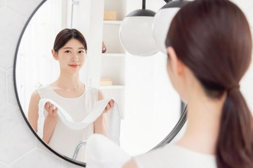 若い女性、ビューティーイメージ 若い女性、ビューティーイメージ 女性,ビジネスウーマン,鏡の写真素材