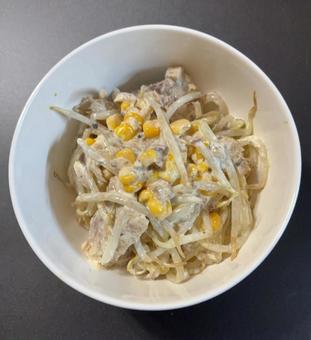 サバ缶とコーンともやしのサラダ サバ缶とコーンともやしのサラダ サバ缶,コーン,もやしの写真素材