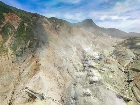箱根ロープウェイから見た大涌谷と冠ヶ岳 箱根ロープウェイから見た大涌谷と冠ヶ岳 箱根ロープウェイ,大涌谷,冠ヶ岳の写真素材